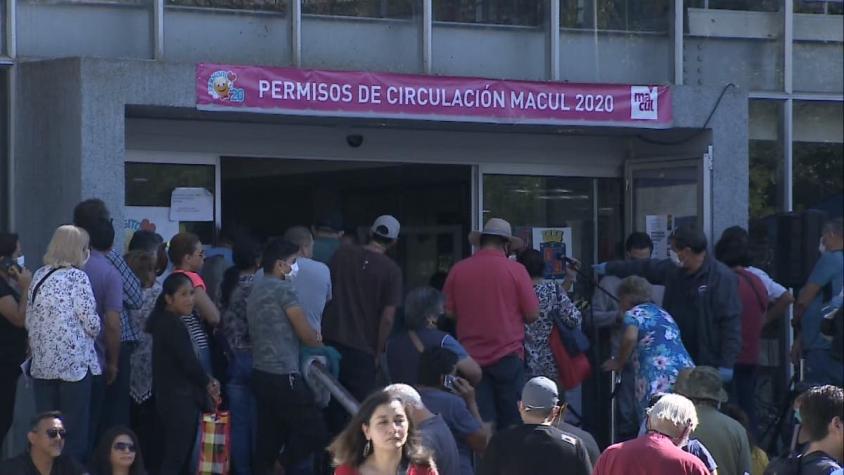 [VIDEO] Indignación por largas filas para pagar permiso de circulación en diferentes comunas