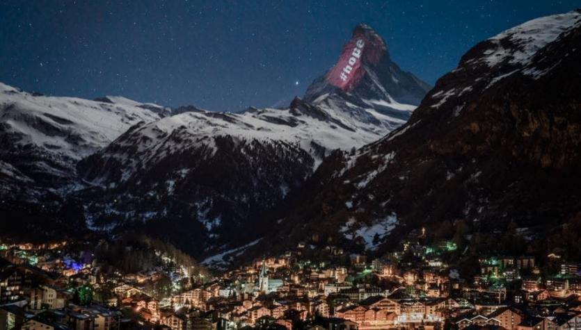 "Esperanza" frente al COVID-19: Suiza ilumina su emblemática montaña y deja espectaculares imágenes