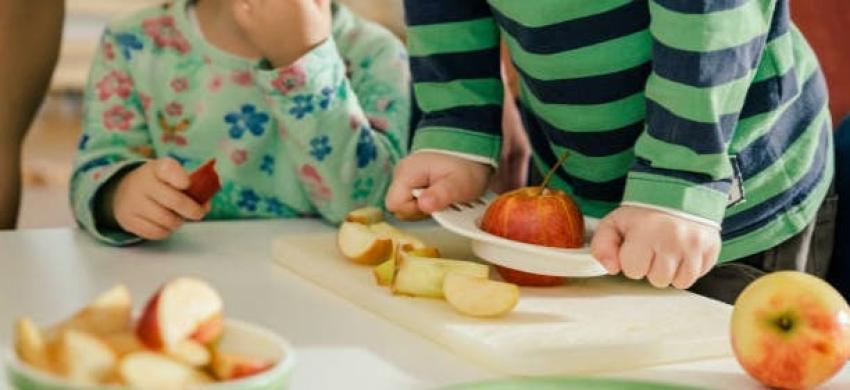 Dos recetas deliciosas y saludables para preparar con los niños en casa