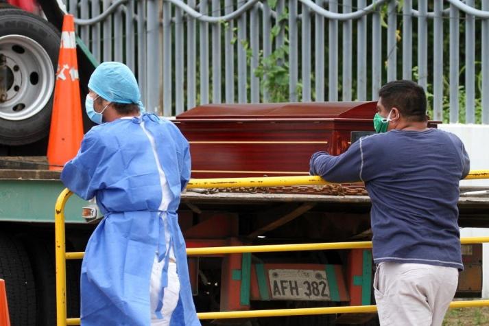 Coronavirus: Escasez de ataúdes en Ecuador obliga a usar féretros de cartón para enterrar muertos