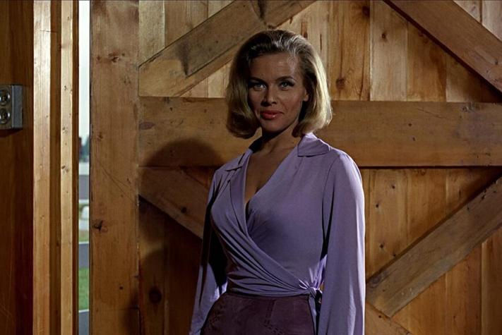 Muere la actriz Honor Blackman, icónica co-protagonista femenina de "James Bond", a los 94 años