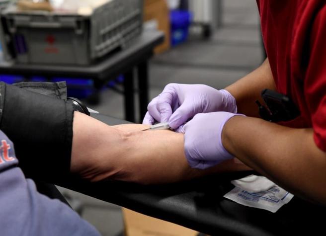 Estados Unidos comienza a analizar tipos de sangre para detectar personas inmunes al coronavirus