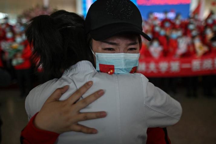 China: Miles de pasajeros abandonan Wuhan tras el fin de la cuarentena por coronavirus