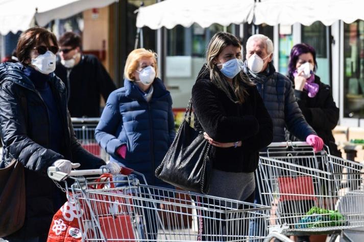 Una ciudad italiana impone días distintos a hombres y mujeres para hacer la compra