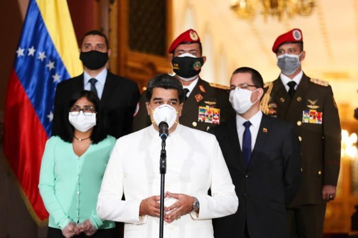 Pompeo acusa a Maduro de reprimir a quienes informan sobre la COVID-19