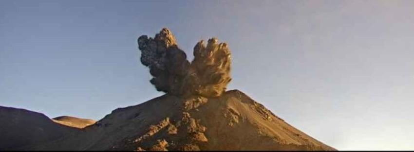 Captan pulso eruptivo sobre los 3 km de altura en complejo volcánico Nevados de Chillán