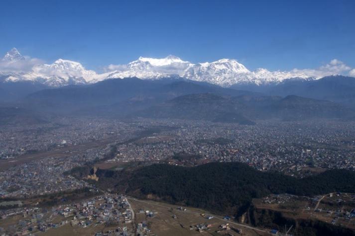 Por primera vez en años ciudadanos indios pueden ver los Himalayas (gracias al coronavirus)
