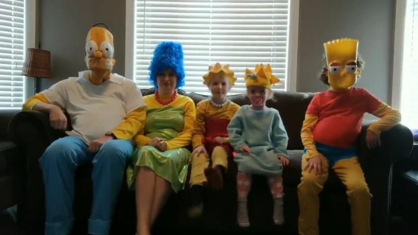 [VIDEO] Familia en cuarentena la rompe en las redes sociales por recrear el intro de "Los Simpson"