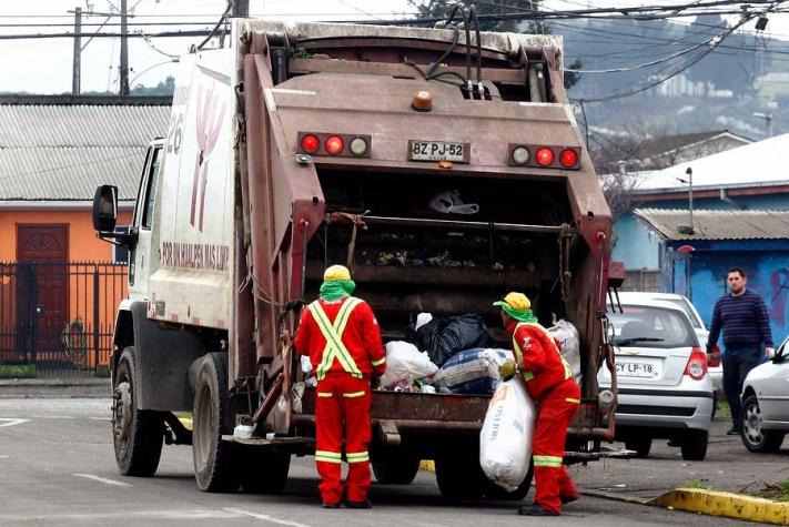 Gobierno anuncia proyectos para mejoras laborales y económicas a recolectores de basura
