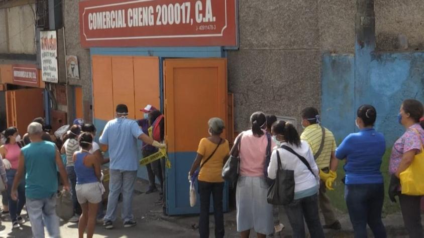 [VIDEO] Venezuela: rompen cuarentena por escasez de alimentos