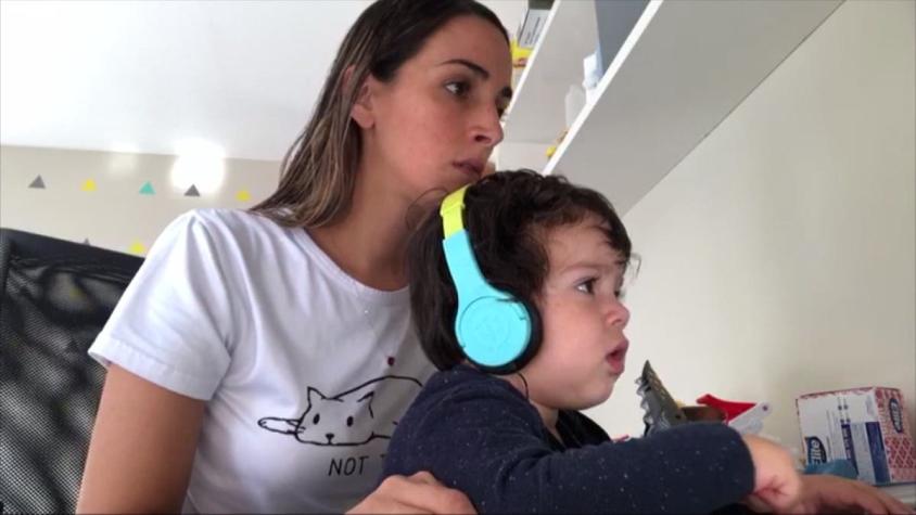 [VIDEO] Reportajes T13: Soy mamá e intento teletrabajar