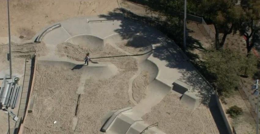 [FOTO] Rellenan un parque con arena por skaters que no respetaban la cuarentena
