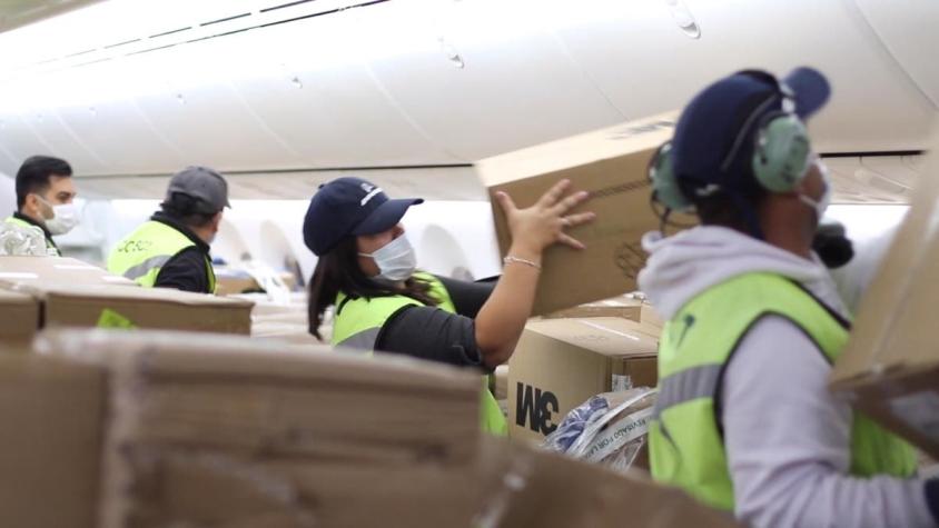 [VIDEO] Llega a Chile cargamento desde China con un millón de mascarillas