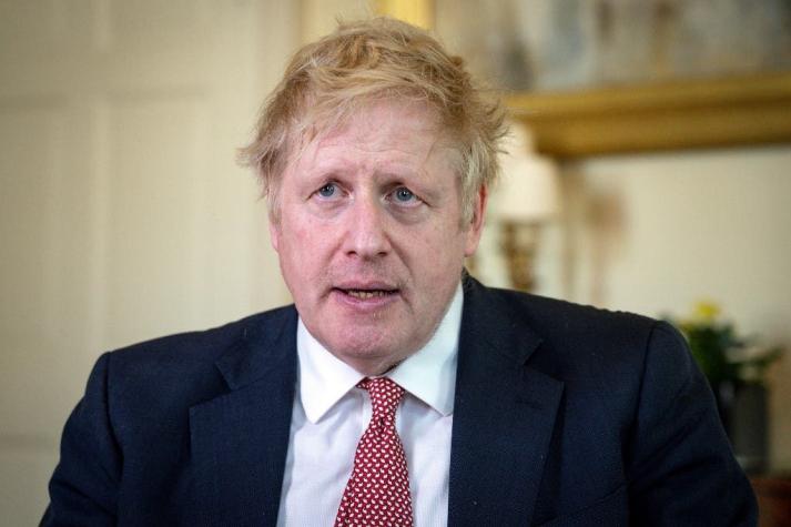 Boris Johnson se "recupera" del coronavirus, pero es criticado por lentas respuestas a la pandemia