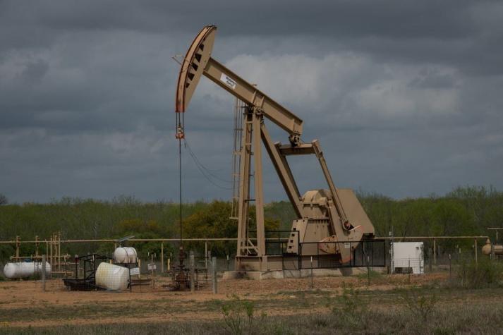 Valor del petróleo de EE.UU. cae casi un 20% y alcanza nuevo mínimo en dos décadas