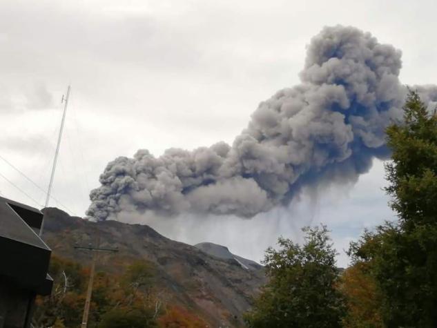 Volcán Nevados de Chillán registra explosión con columna de más de 2 kilómetros de altura