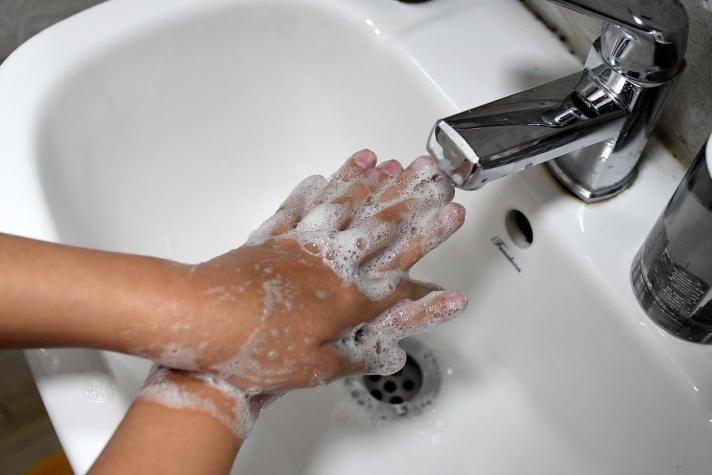 Qué hacer para evitar irritación por el lavado frecuente de manos: dermatólogo entrega sugerencias