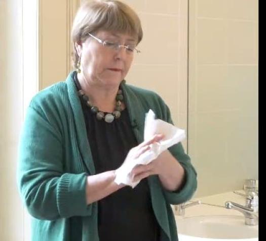 Bachelet se suma a campaña para el correcto lavado de manos y aboga por el derecho al agua