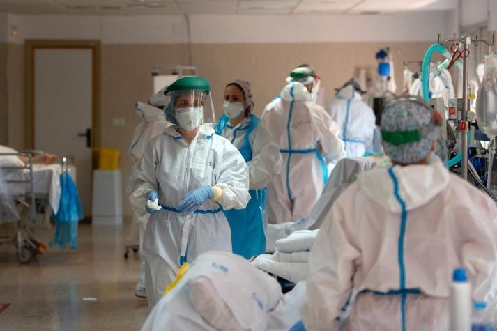 España supera los 22.000 fallecidos por coronavirus con nueva alza en cifra diaria de decesos