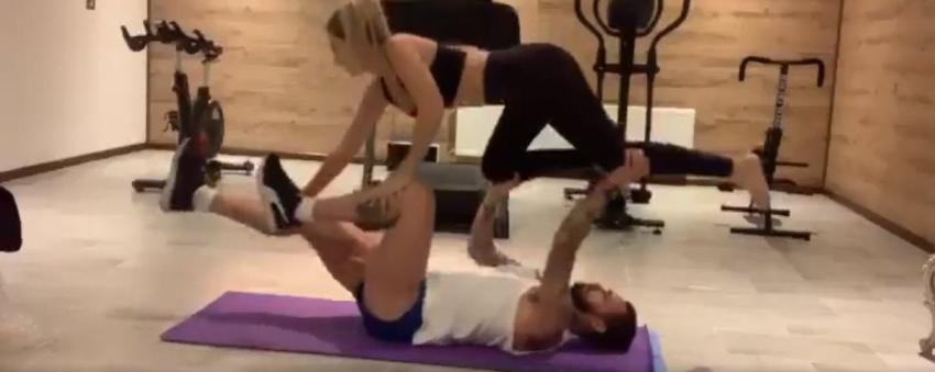 [VIDEO] Mauricio Pinilla se luce mostrando cómo entrena junto a su esposa en casa