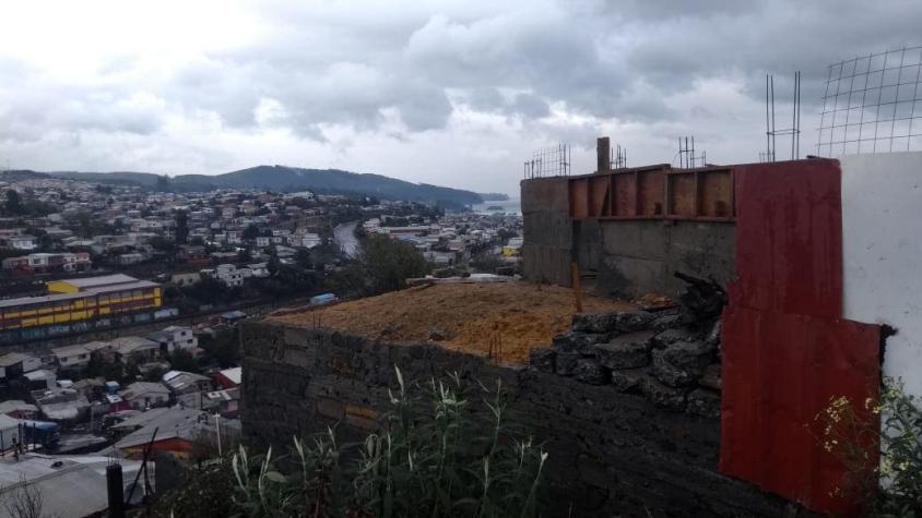[VIDEO] Derrumbe de muro en Lota provoca que al menos 11 personas deban ser evacuadas