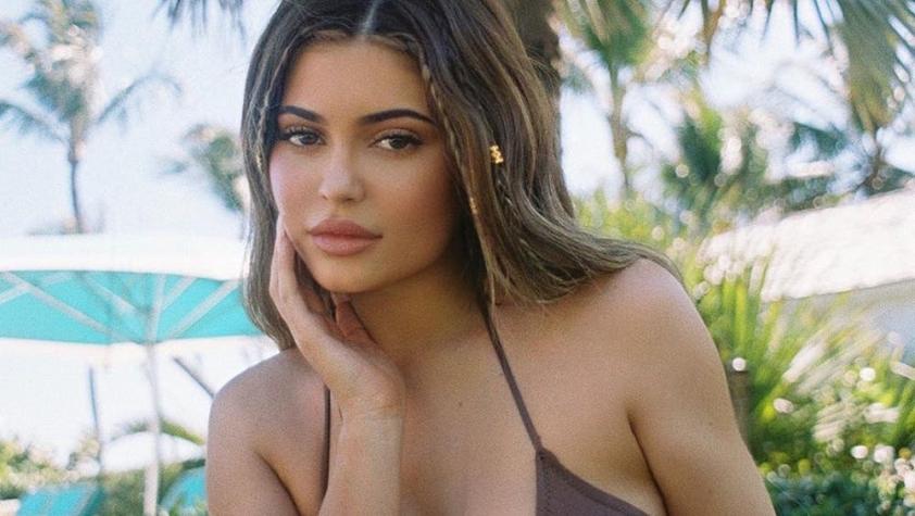 Kylie Jenner respondió con fotos sin ninguna gota de maquillaje a críticas por su look en cuarentena