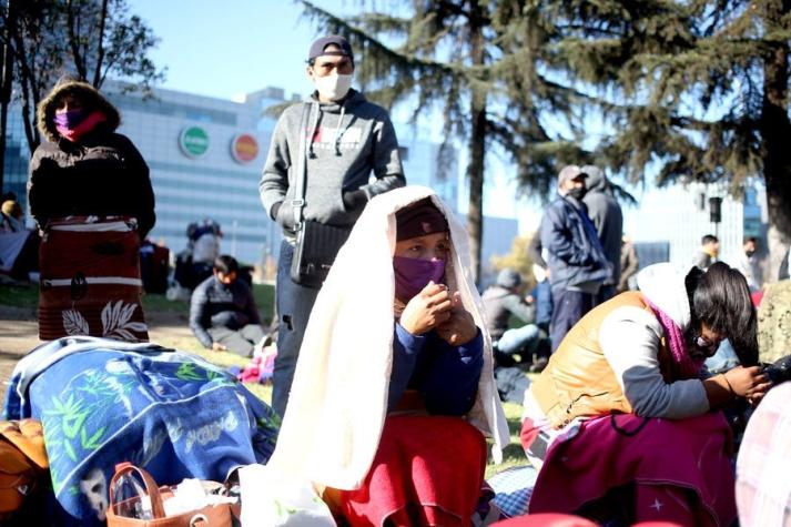 Cancillería logra solución para migrantes que acampaban en frontis de consulado de Bolivia