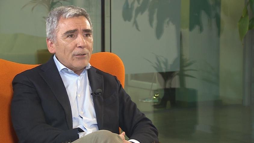 Carlos Peña: "Esta crisis es una lección para quienes gustan creer que la economía es prescindible"