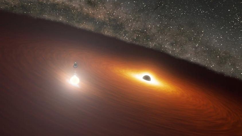Einstein y Hawking: el "baile" de 2 agujeros negros que prueba teorías clave de los científicos