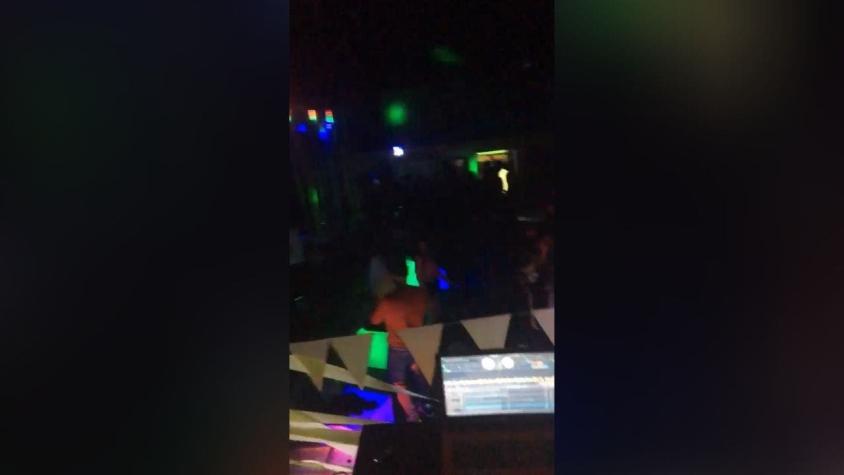 [VIDEO] Con DJ y sin distancia social: Así fue la fiesta clandestina con 400 personas en Maipú