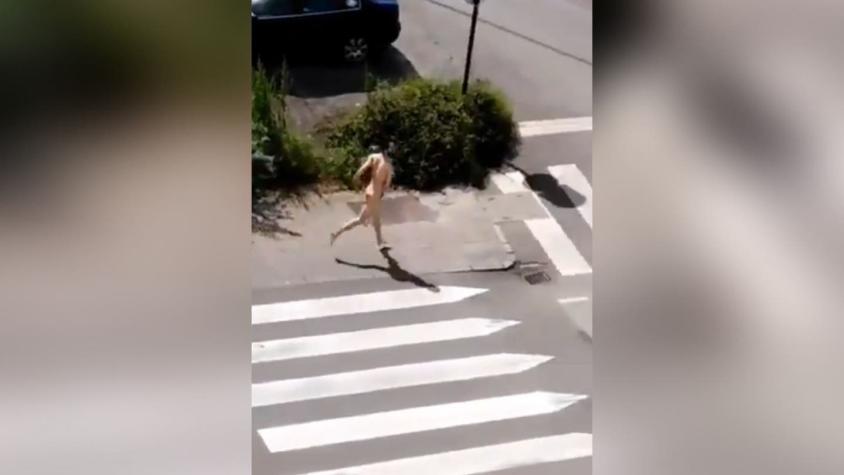 [VIDEO] Detienen a hombre que rompió la cuarentena para salir a correr desnudo y drogado