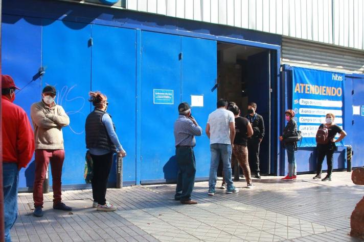 Seremi de Salud decretó prohibición de funcionamiento a tres multitiendas del centro de Santiago