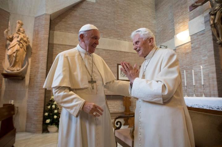 Papa emérito Benedicto XVI dice que sus detractores quieren "callarlo"