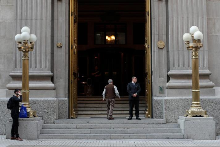 Economía chilena cae 3,5% en marzo: Banco Central advierte que cifra podría tener mayores revisiones