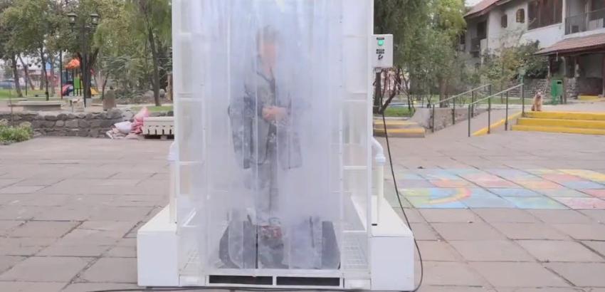 La Pintana presenta cabina sanitizadora desarrollada por investigadores de la Universidad de Chile