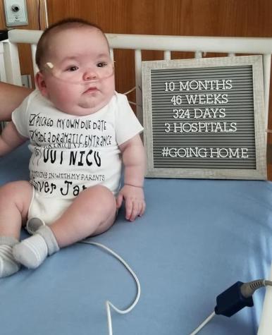 Enfermera se convierte en madrina de bebé que pasó 10 meses en cuidados intensivos