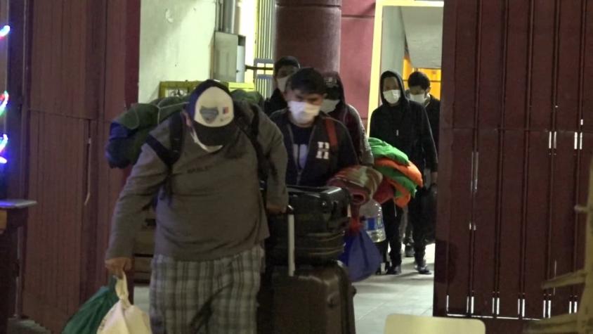 Repatrían a 385 bolivianos varados en Chile
