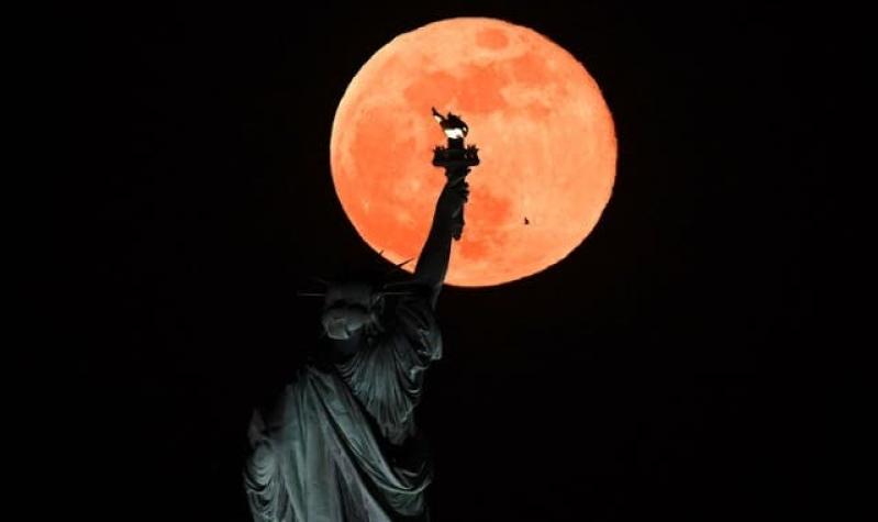[FOTOS] Luna de flor: así se vio la última superluna del año en diferentes países del mundo