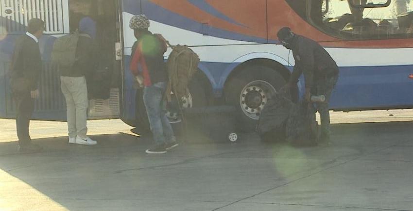 Denuncian falta de controles sanitarios a buses en paraderos fuera de terminales