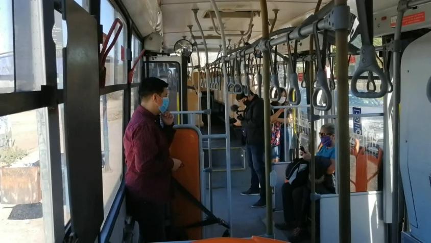 [VIDEO] Reportajes T13 La amenaza del virus en el transporte público: Acusan deficiente sanitización