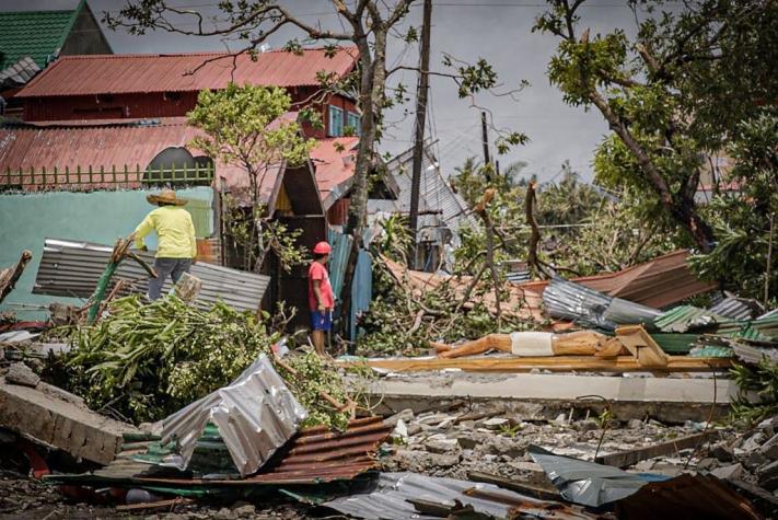 Al menos 140.000 personas en refugios por tifón en Filipinas
