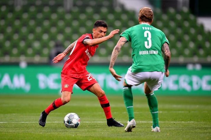 Charles Aránguiz titular en goleada del Leverkusen en el regreso del fútbol alemán