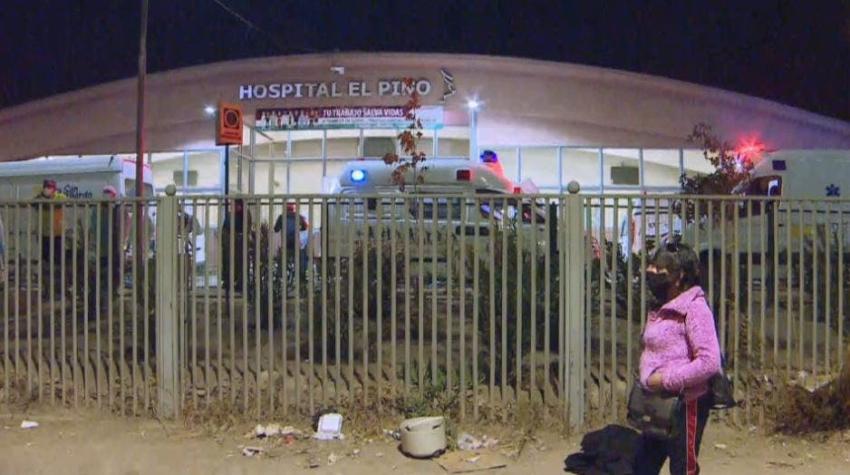 [VIDEO] Denuncian saturación en Hospital El Pino: pacientes son atendidos en ambulancias