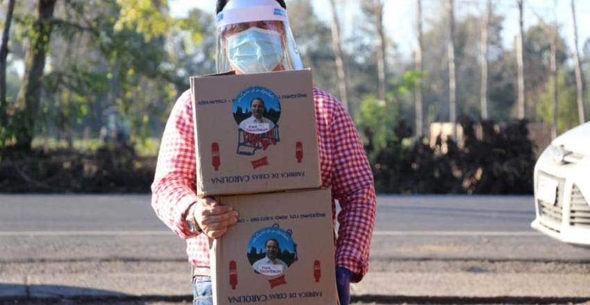 Diputado RN Frank Sauerbaum entregó cajas de mercadería con su cara en Chillán