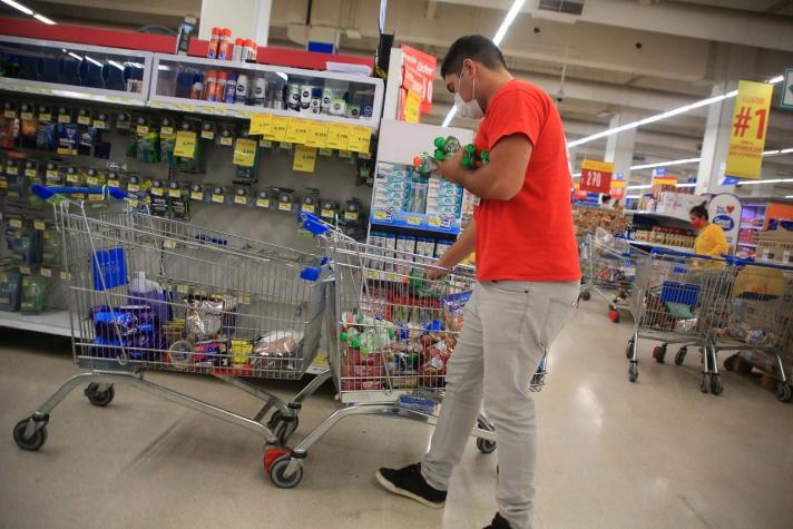 Valor de la canasta de alimentos esenciales en Chile se dispara en abril y duplica inflación general