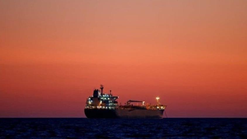 Buques de Irán: llega a aguas de Venezuela el primero de los barcos iraníes enviados con gasolina