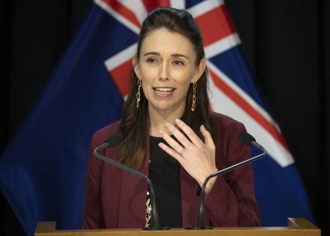 Primera Ministra de Nueva Zelanda se hace viral al no inmutarse durante temblor en plena entrevista