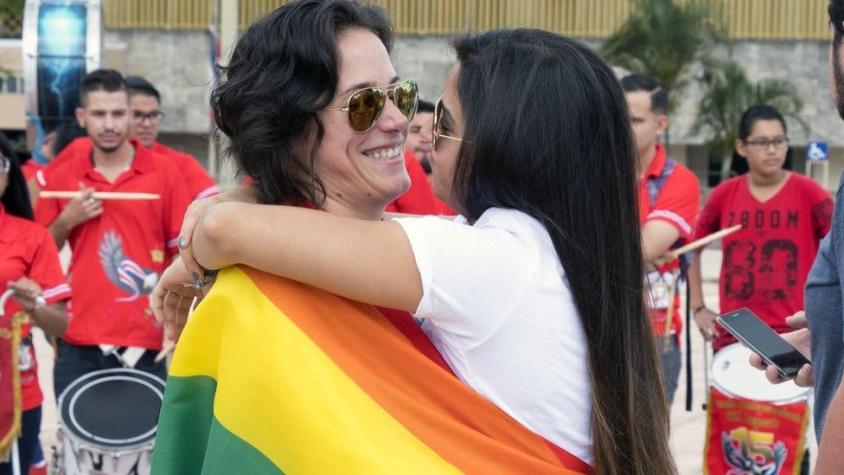 "Es la conquista de nuestra dignidad": histórico primer día del matrimonio igualitario en Costa Rica