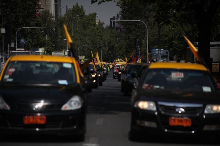 Gobierno posterga pago de permisos de circulación para taxis, transporte escolar y buses