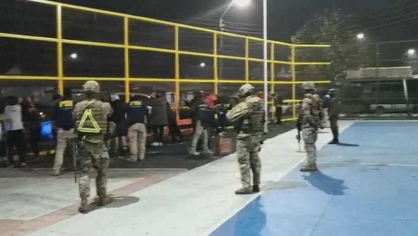 [VIDEO] Coronel: 15 detenidos por asado en multicancha que no respetaba el toque de queda
